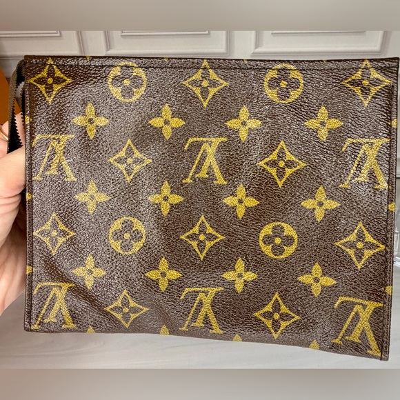Louis Vuitton Monogram Travel Toiletry Pouch | LV Cosmetic Case - Picture 4 of 9